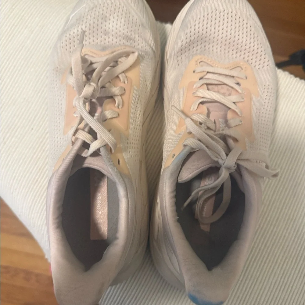 HOKA Women’s Running Shoes – 9.5– Light Pink/Peach